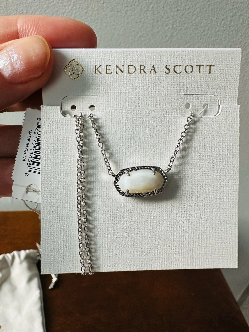 Kendra Scott Elisa Silver Pendant Necklace in Ivory Mother-of-Pearl - Picture 7 of 8